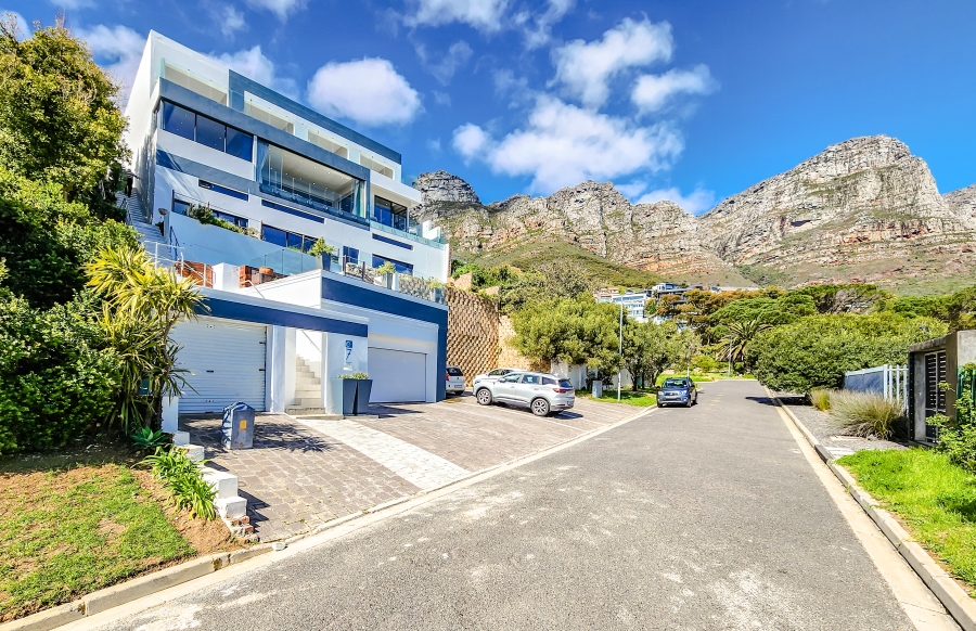 11 Bedroom Property for Sale in Camps Bay Western Cape